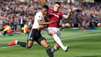 Declan  Rice (kanan) pemain muda yang sedang diincar Chelsea (AFP)