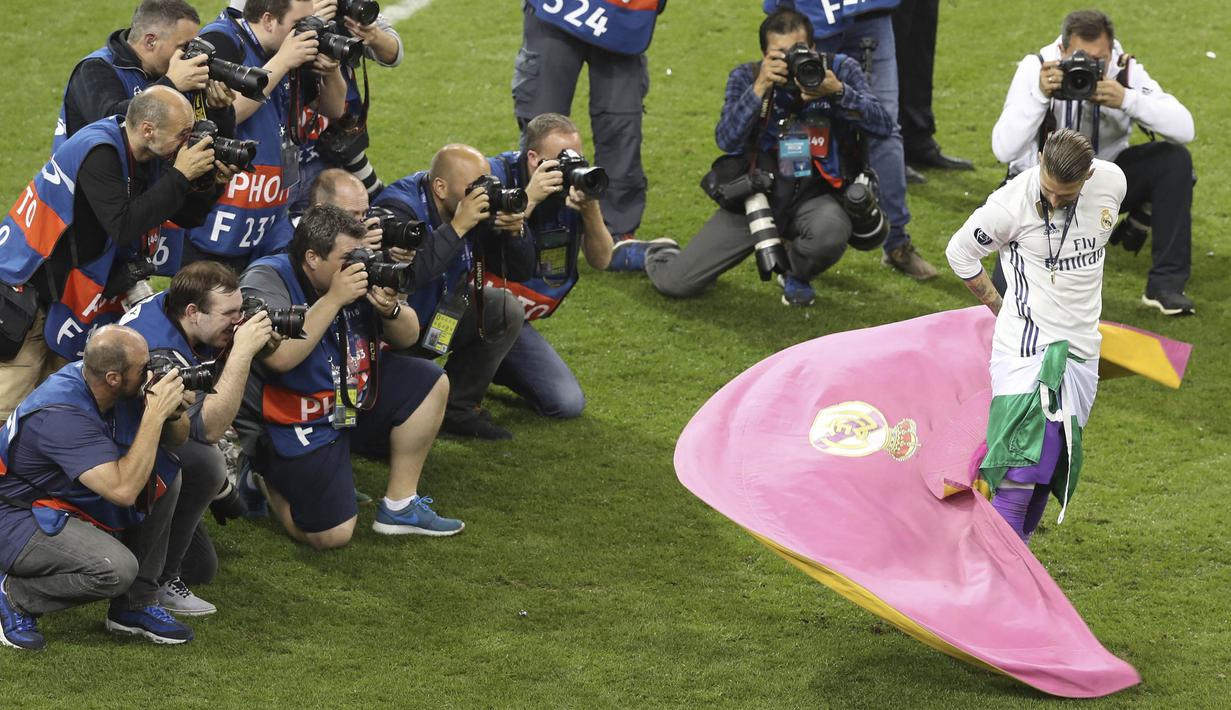 Bek 35 tahun itu sempat menjalin negosiasi perpanjangan kontrak dengan pihak klub, namun tampaknya tak menemui titik temu dan harus berpisah. (AP/Nick Potts)