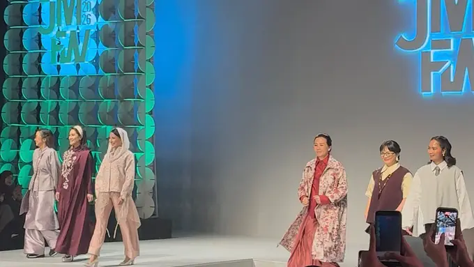 Gaya 6 ‘Srikandi’ Wakil Menteri Perempuan Melenggang di Runway JMFW 2026, dari Dyah Roro Esti hingga Stella Christie
