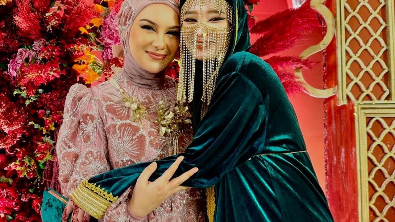 Pakai Gamis Beludru