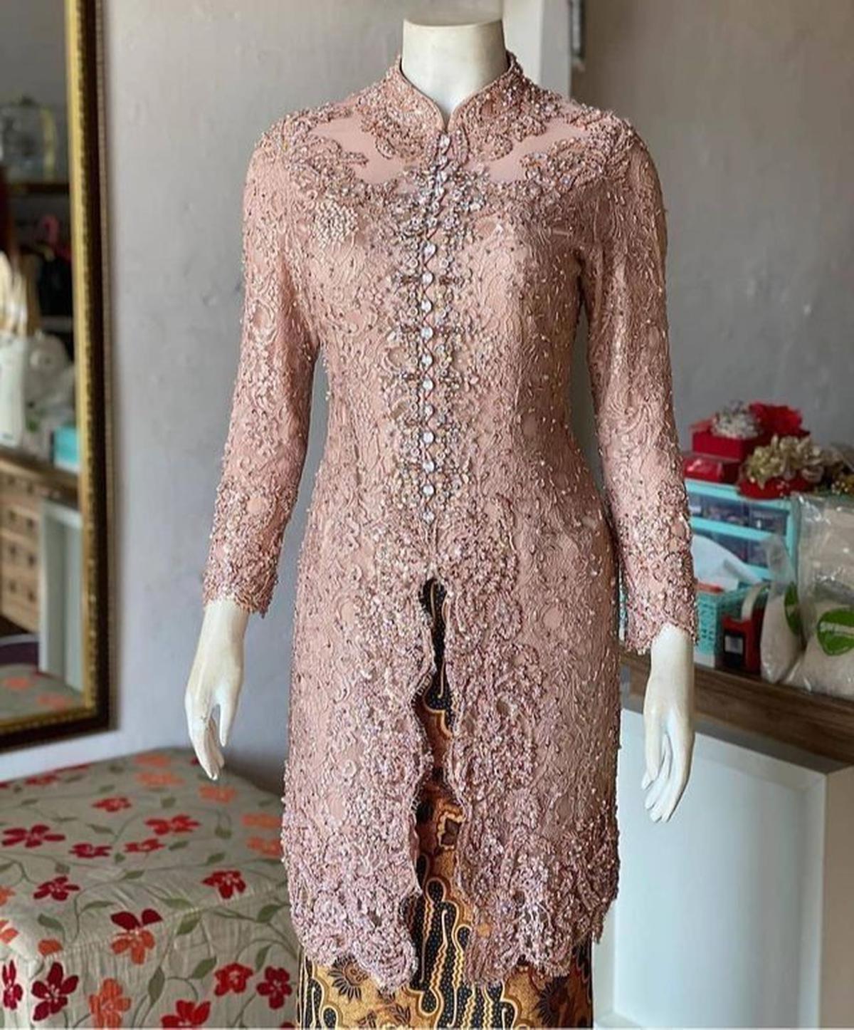Ilustrasi Kebaya Modern Klasik