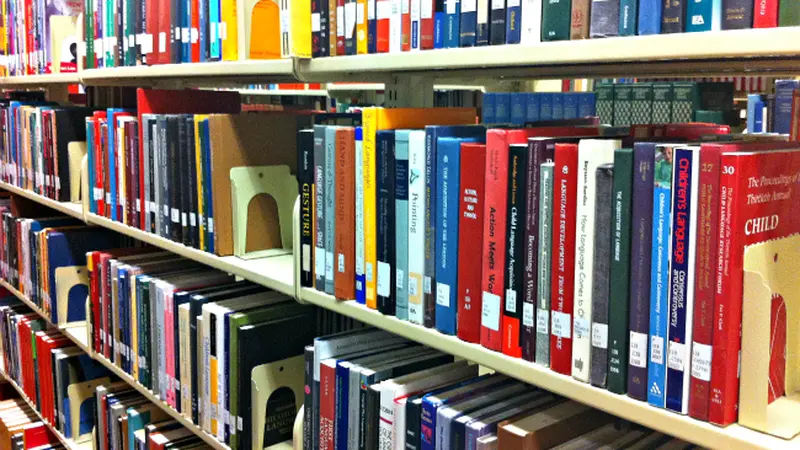 Buku Perpustakaan Dikembalikan Setelah 52 Tahun
