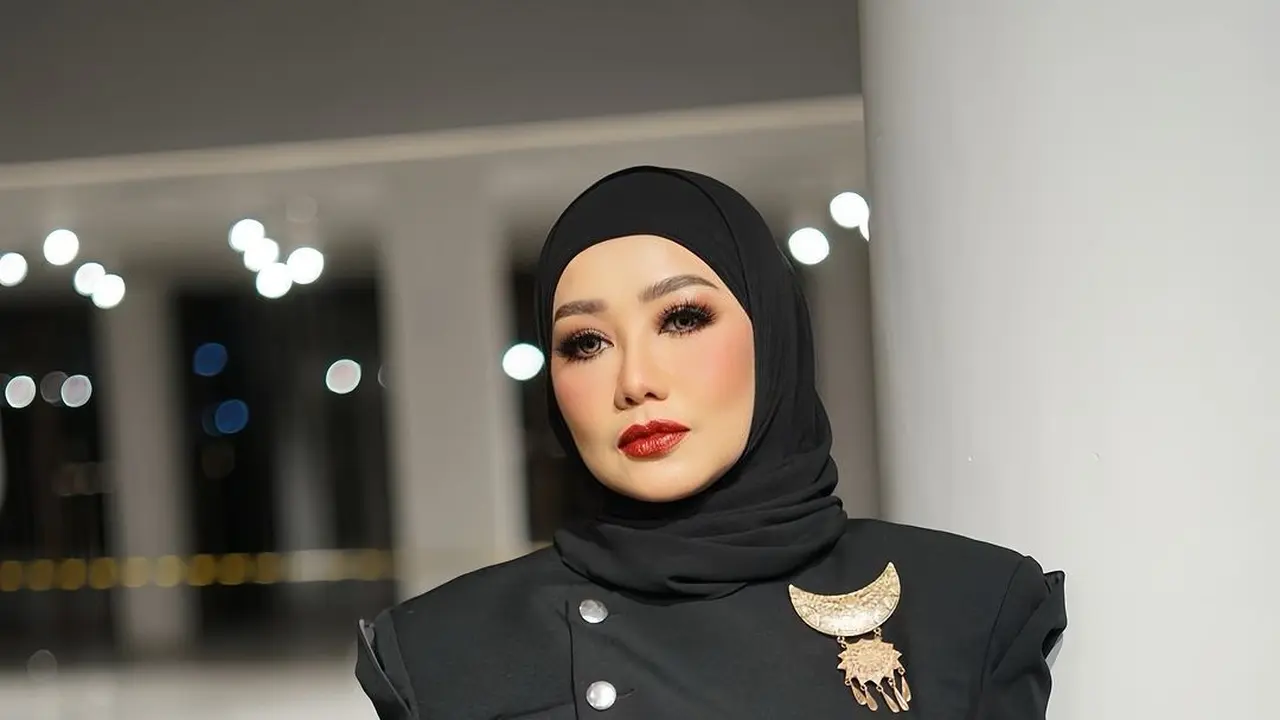 Artis sekaligus penyanyi Reza Artamevia