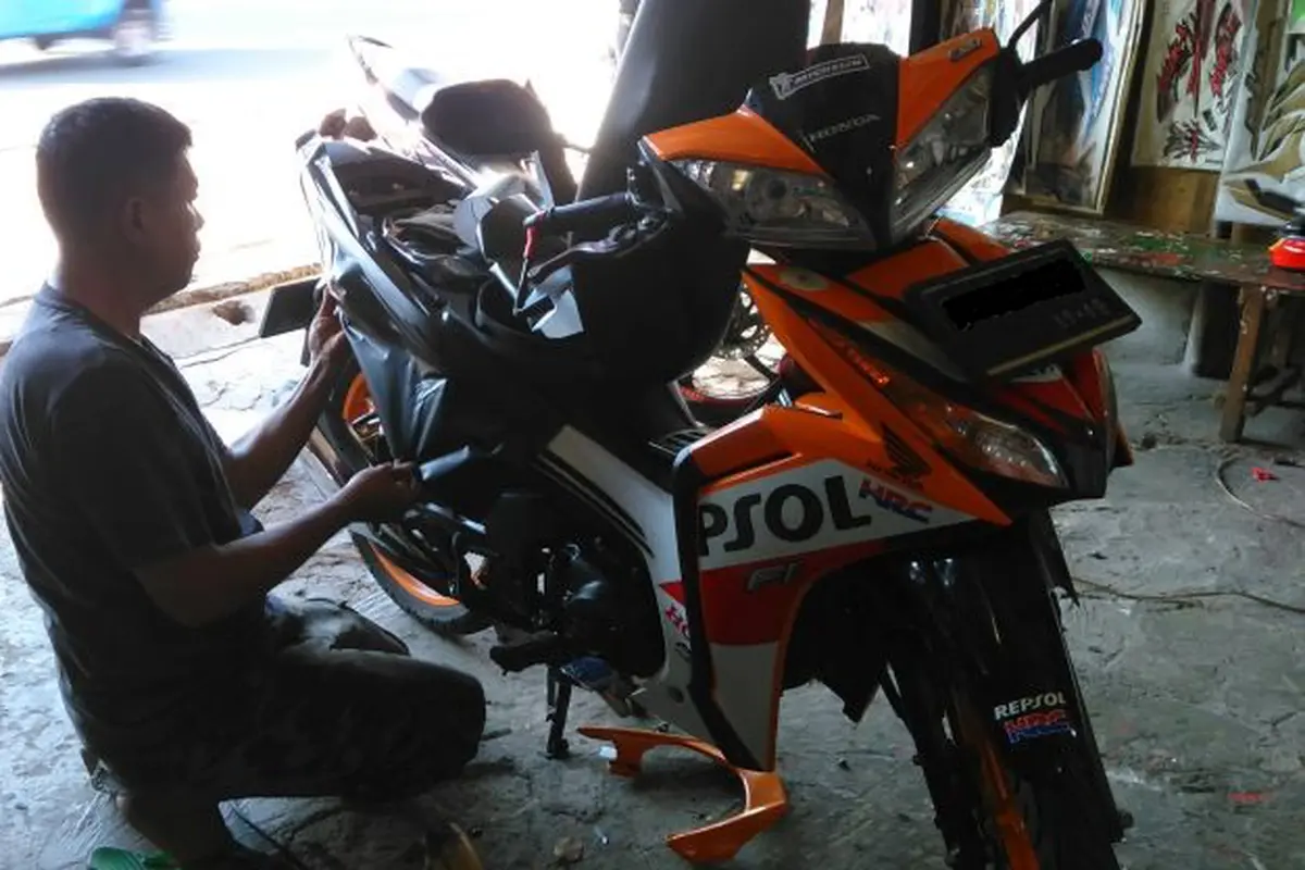Pasang Stiker Doff di Motor Bebek, Berapa Biayanya?