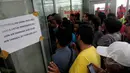 Pengembalian uang penumpang lion Air ditangani oleh pihak Angkasa Pura II beserta Otoritas Bandara Soekarno-Hatta, Jakarta, Jumat (20/2/2015). Adanya refund akibat penundaan keberangkatan sejak Rabu (18/2/2015). (Liputan6.com/Faisal R Syam)