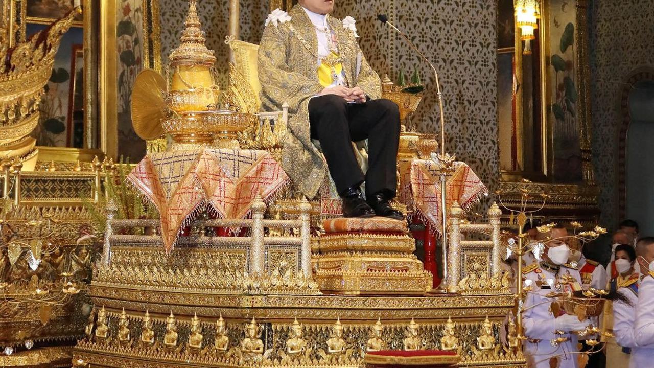 Raja Thailand, Maha Vajiralongkorn Bodindradebayavarangkun menggelar sebuah upacara untuk merayakan ulang tahunnya yang ke-71 pada Jumat, 28 Juli 2023. 

Pesta ulang tahun megah itu digelar di Grand Palace, Bangkok.