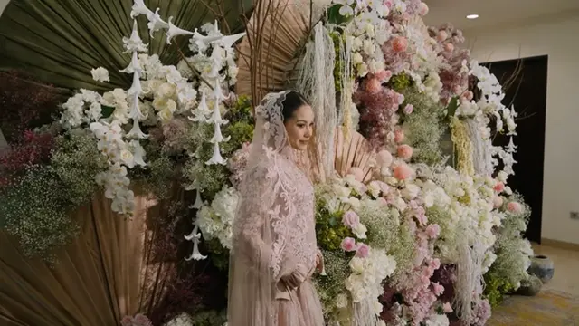 Potret Alyssa Daguise dengan Gaun Kebaya Modern di Pengajian 4 Bulan Kehamilan (Foto: Dok. Alyssa Daguise)