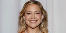 Kate Hudson memilih kalung dari emas putih 18 karat dan platinum dengan berlian seberat 43,32 karat, sebuah cincin dari emas putih 18 karat dengan 4,98 karat berlian hitam, serta cincin emas putih 18 karat lainnya dengan 5,78 karat berlian, semuanya dari koleksi Haute Joaillerie. Ia juga melengkapi penampilannya dengan sepasang anting dari koleksi Precious Lace berbahan emas putih 18 karat dengan 3,77 karat berlian. [Chopard]
