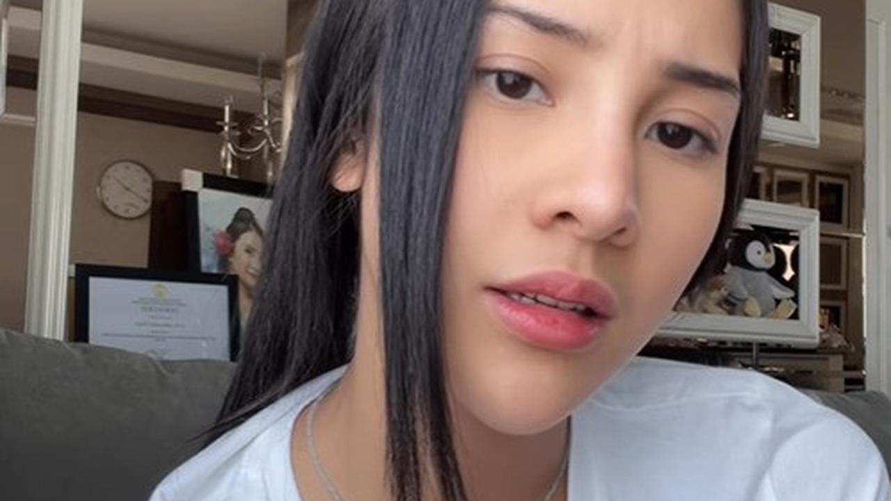 Anya di DM Aneh Oleh Stalker