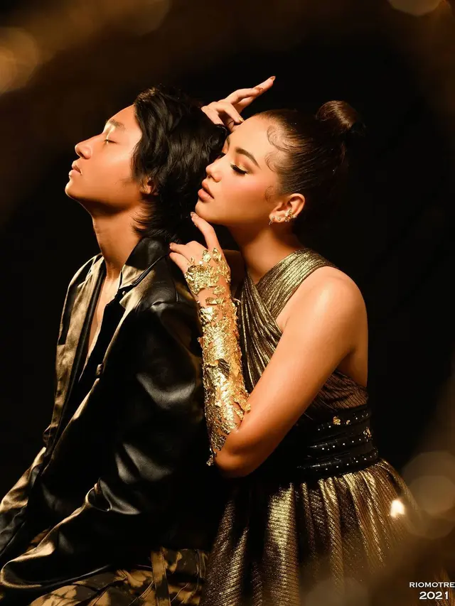 7 Gaya Pemoteran Kiesha Alvaro dan Saskia Chadwick Bertema Emas, Bikin Baper