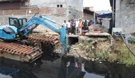 Warga Tegal Alur 2 Tahun Gunakan Jembatan Bambu, DPRD DKI Bertindak