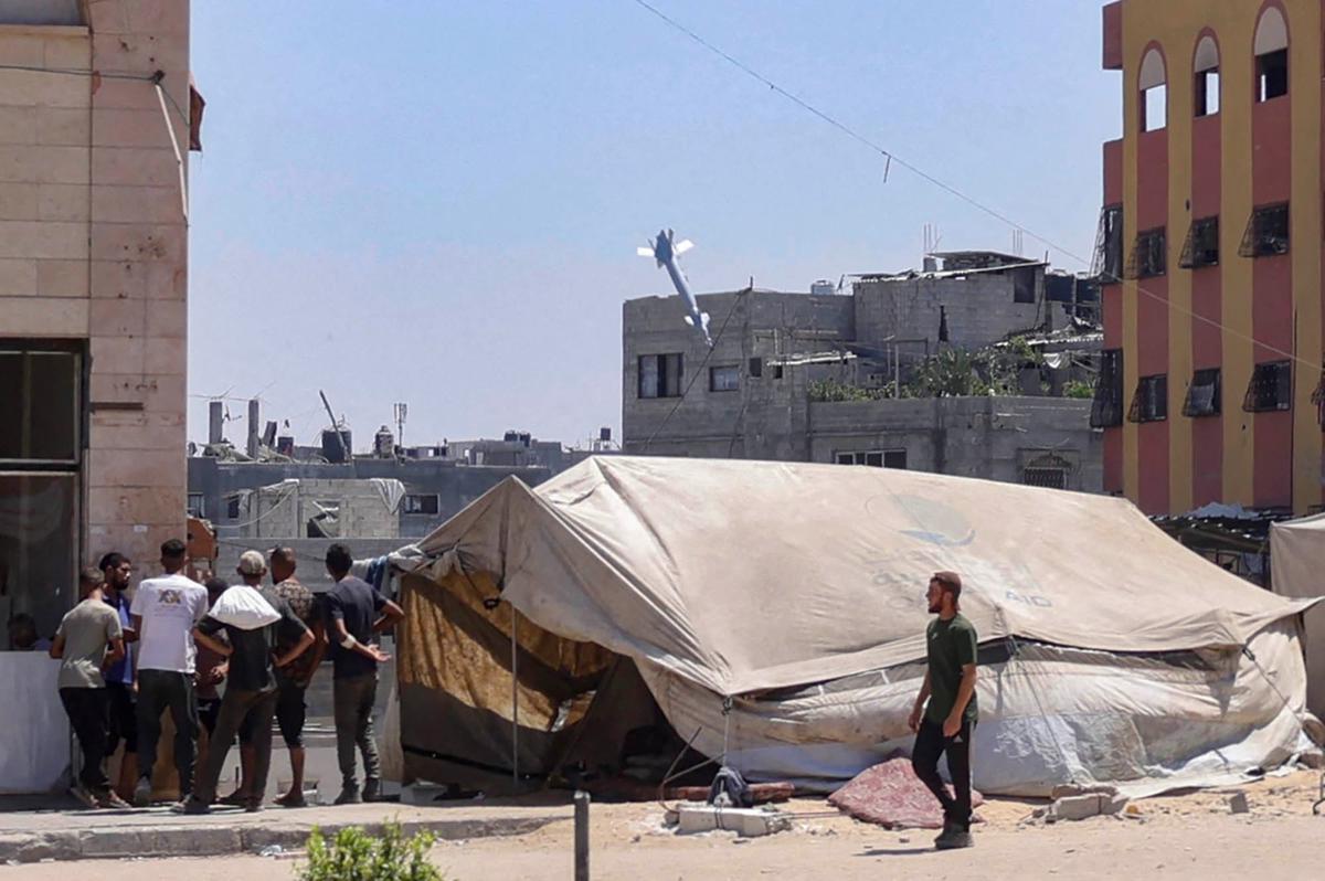 Judul: Detik-Detik Roket Israel Hantam Gedung di Gaza