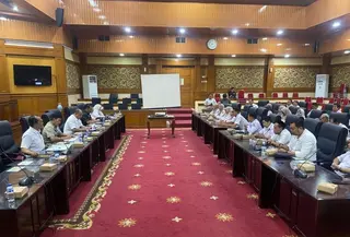 Audiensi DPRD Serang dengan guru honorer. (Antara)