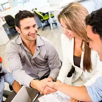 Merasa kalau sahabat si pacar nggak suka sama kamu? Coba lakukan tips ini!