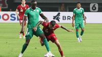 Beberapa kali aksi timnas Indonesia mampu menembus pertahanan Burundi. (Liputan6.com/Herman Zakharia)