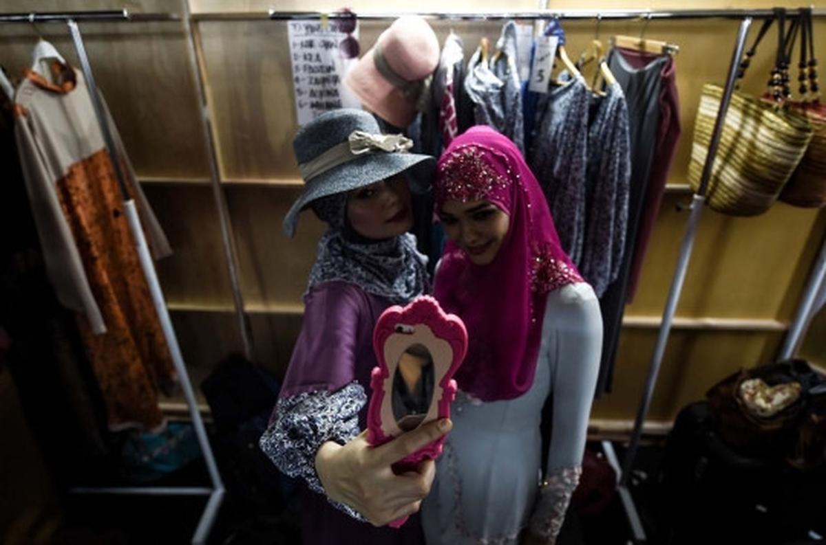 Keanggunan model berhijab di Islamic Fashion Festival