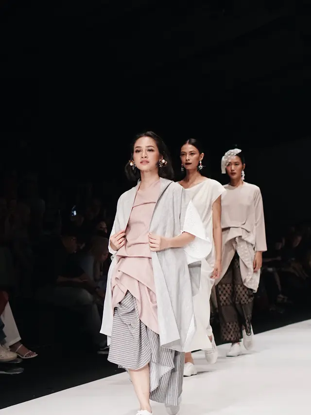 Tampil Minimalis Berkelas di Akhir Tahun dengan Cotton Ink x Rama Dauhan