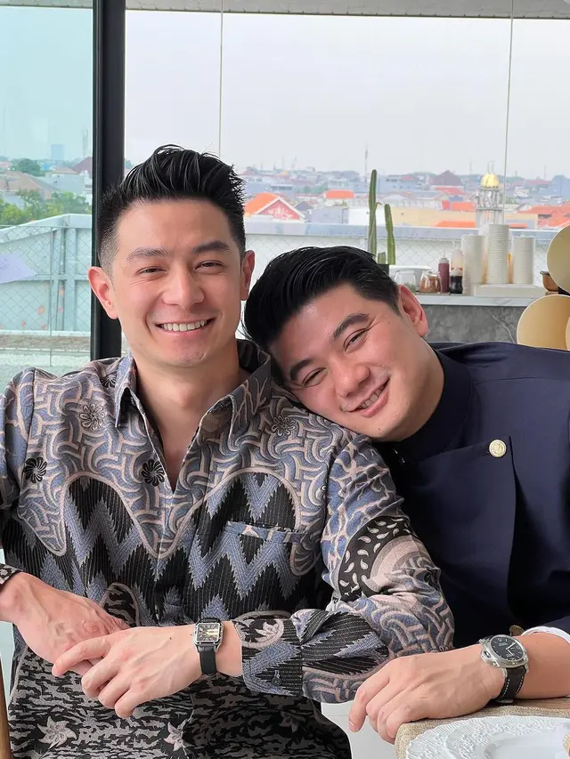 6 Potret Ultah Anak Chef Arnold Bertema Adat Jawa, Reynold Poernomo Hadir