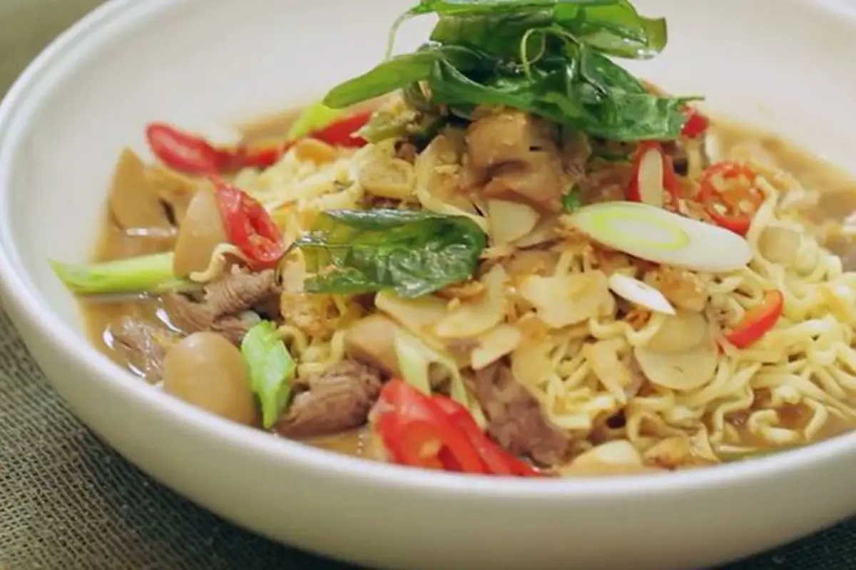  Black Garlic Beef Noodle 