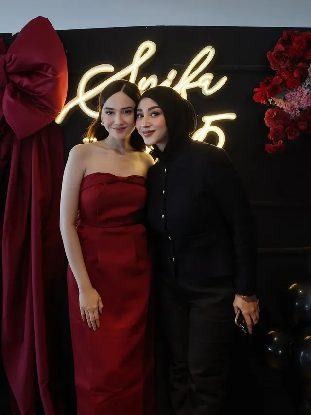 Pesona Lady in Red Syifa Hadju Rayakan Ulang Tahun ke-25, Tampil Mature