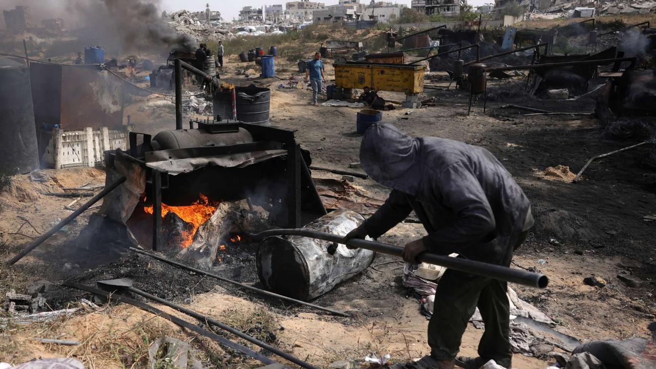 Warga Jalur Gaza Ubah Sampah Plastik Jadi Bahan Bakar