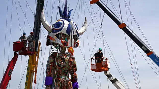 FOTO: MOCCO, Boneka Raksasa Olimpiade Tokyo