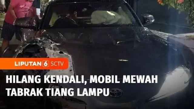 VIDEO: Mobil Sedan Mewah Hilang Kendali Tabrak Tiang Lampu Jalan di Menteng