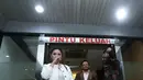 "Damai itu urusan belakangan mas. Yang pastinya adalah fakta hukum. Biarkan hukum yang bicara," kata Dewi Perssik di kawasan Kapten Tendean, Jakarta Selatan, Kamis (7/12/2017). (Bambang E Ros/Bintang.com)