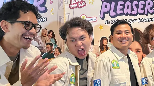 Fatih Unru (tengah) dalam konferensi pers trailer dan poster film People Pleaser yang digelar di Jakarta, (12/10/2026). (Liputan6.com/Afradhiya N. R)