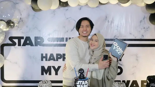 [Fimela] Roger Danuarta dan Cut Meyriska