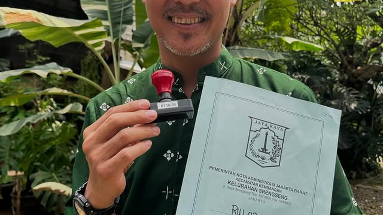 Tahun Baru Punya Jabatan Baru, Ernest Cokelat dan Nirina Zubir Kini Jadi Bapak - Ibu RT