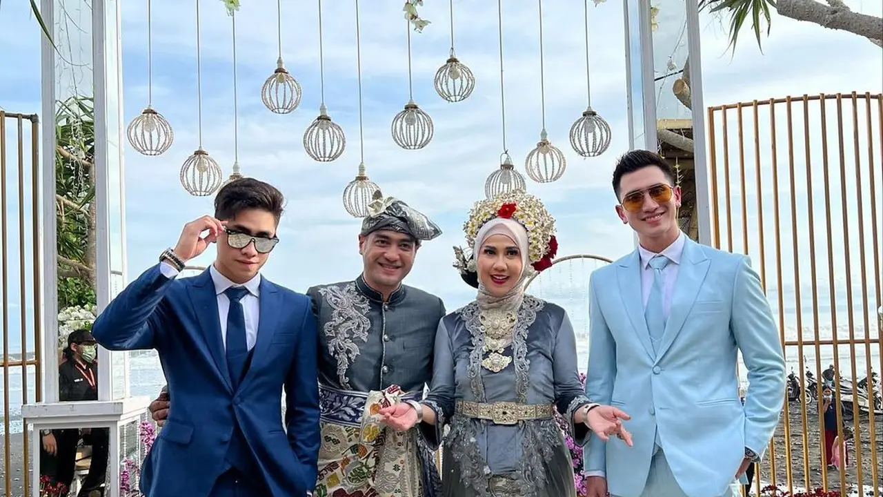 Potret gagah Verrell Bramasta hadiri pernikahan Venna Melinda dan Ferry Irawan