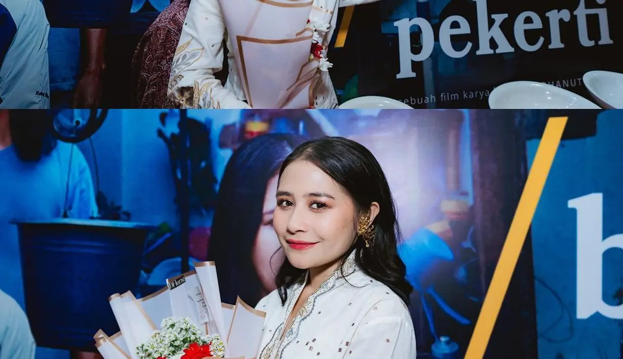 Prilly Latuconsina cantik memadukan kebaya putih yang elegan dengan bordir sederhana, memakai kain batik merah, dan open-toe heels emas. Penampilannya semakin sempurna dengan aksesori emas, berupa anting dan cincin, serta pulasan lipstik merah. [Foto: Instagram/prillylatuconsina96]