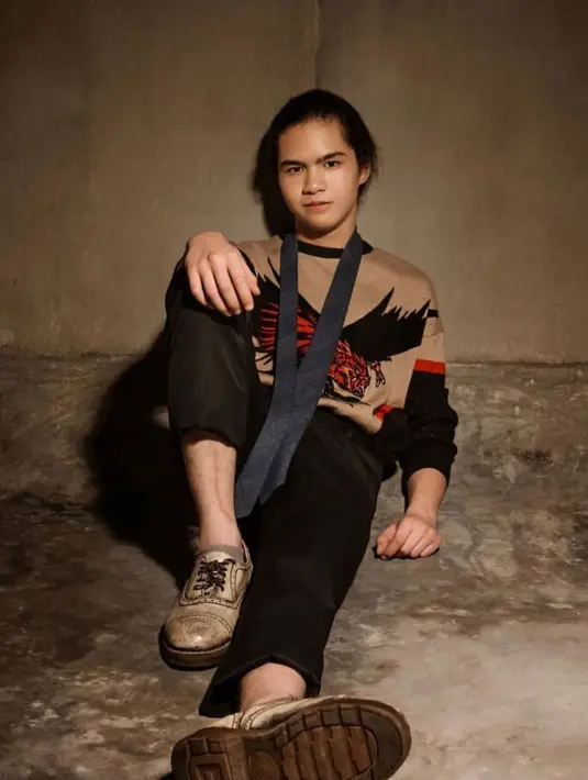 Selain itu, Dul juga bicara tentang menikah di usia muda. Meskipun sudah memiliki niat, namun Dul mengatakan bahwa kini dirinya tengah fokus berkarier. Ia tidak ingin fokusnya menjadi terpecah nantinya. (Instagram/duljaelani)