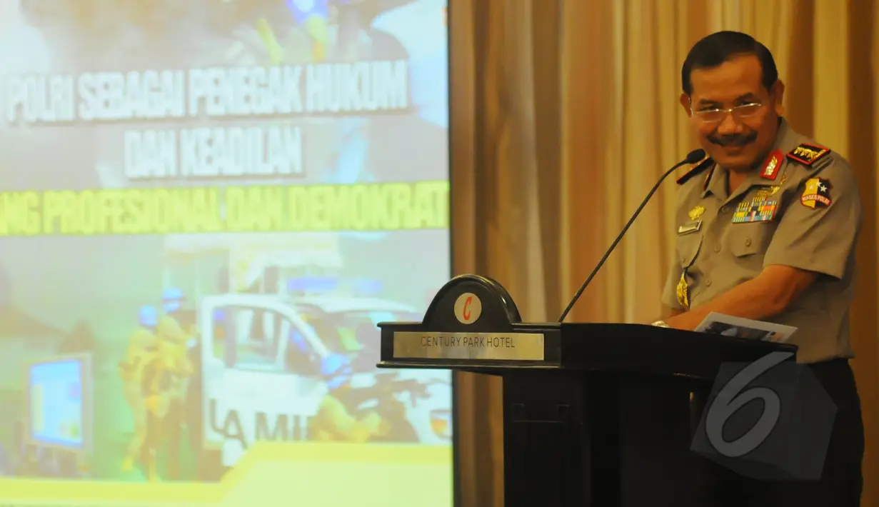 Wakapolri Komjen Pol Badrodin Haiti saat menjadi pembicara dalam acara seminar hukum "Demokratisasi dalam Penegakan Hukum" di Jakarta, Senin (23/3/2015). (Liputan6.com/Herman Zakharia) 