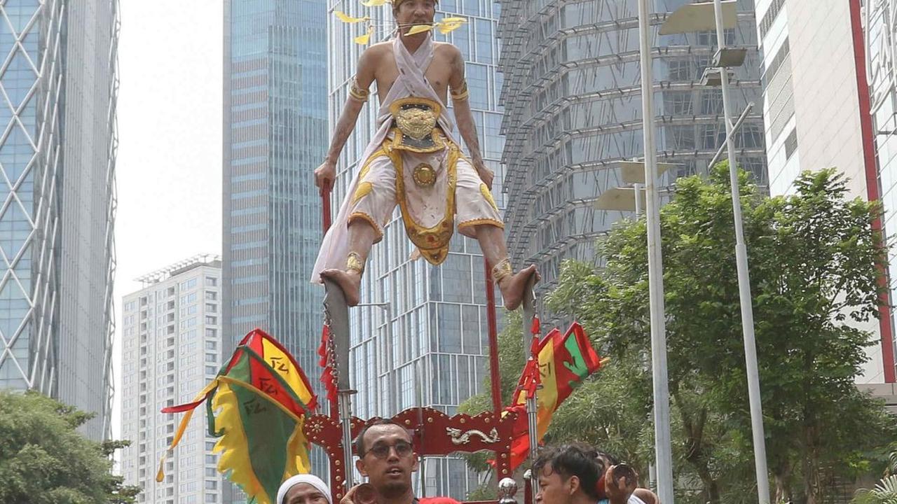 Perayaan ini menampilkan atraksi budaya Tionghoa, mulai dari tarian barongsai, liong naga, hingga atraksi tatung.&nbsp;