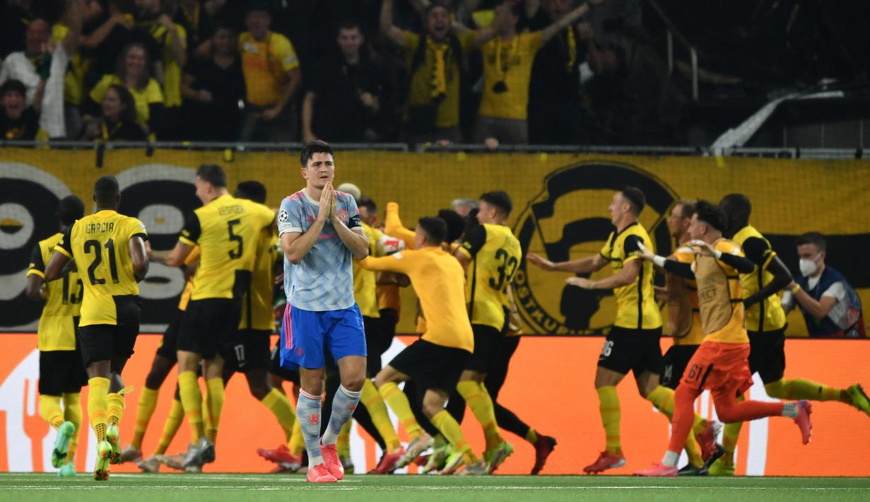 Manchester United pun takluk 1-2 dari tuan rumah Young Boys dan sementara menghuni dasar klasemen Grup F. Sebaliknya, Young Boys memimpin klasemen sendirian setelah di laga lainnya Villarreal bermain imbang 2-2 dengan Atalanta. (Foto: AFP/Fabrice Coffrini)