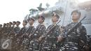 Pasukan Marinir saat upacara pelepasan pengamanan KTT WIEF yang ke-12, Jakarta, (29/7). Satgas Pam Laut mengirimkan Satuan Pasukan Katak dan prajurit KRI, 1 SST Batalyon Marinir Pertahanan Pangkalan (Yonmarhanlan) III Jakarta. (Liputan6.com/Faizal Fanani)