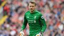5. Simon Mignolet - Mantan kiper Liverpool ini terkenal kerap mengalami Inkonsistensi saat tampil di bawah mistar gawang. Meski begitu, pria Belgia ini telah berhasil menyandang gelar sarjana ilmu politik di Catholic University of Leuven. (AFP/Paul Ellis)