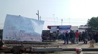 KAI Daop 2 Bandung Tutup Perlintasan Liar di Purwakarta, Warga Protes Mengeluh Akses Jadi Susah