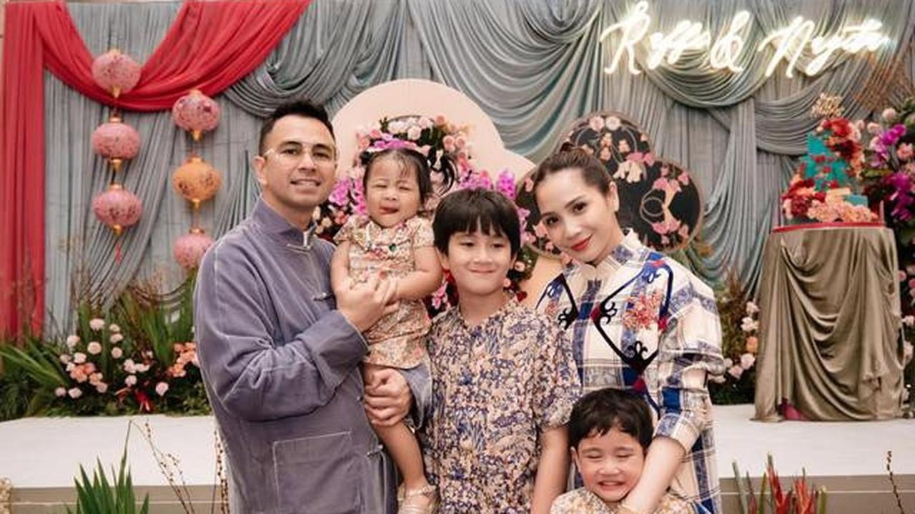 Potret Dekorasi Panggung Acara Ultah Raffi-Nagita yang Elegan dan Artistik