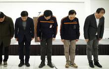 FOTO: Momen CEO Jeju Air Membungkuk Minta Maaf usai Kecelakaan Pesawat Paling Mematikan di Korsel