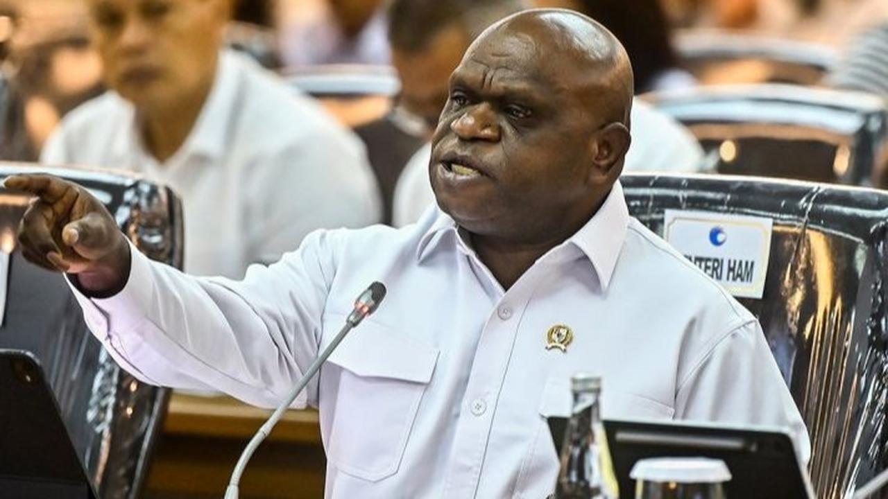 Mengulik Spesifikasi Mobil Dinas Menteri Natalius Pigai