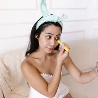 Color corrector biasanya diaplikasikan sebelum menggunakan produk complexion (Sumber: Pexels.com)