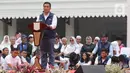 Wakil Gubernur DKI Jakarta Ahmad Riza Patria memberikan sambutan saat acara perpisahan di Balai Kota, Jakarta pusat, Minggu (16/10/2022). Pemprov DKI Jakarta bersama relawan menggelar acara perpisahan untuk Gubernur DKI Jakarta Anies Baswedan yang masa jabatannya berakhir tepat hari ini. (Liputan6.com/Herman Zakharia)