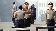 Selama tiga jam kunjungannya di Mako Brimob, Kapolri tidak menemui Susno. Dicuekin Kapolri, Susno hanya tersenyum. 