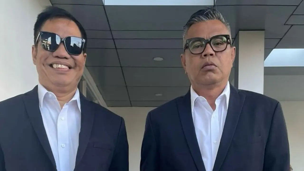Temon & Abdel pakai kemeja & jas rapi
