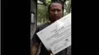 Pembakaran ijazah oleh alumnus UGM. (KRJogja.com/Istimewa)