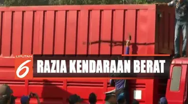 Tim gabungan dari Dinas Perhubungan, Polisi, dan TNI, sengaja menggelar razia ini, termasuk truk dan bus yang tengah berhenti didala aera istirahat.