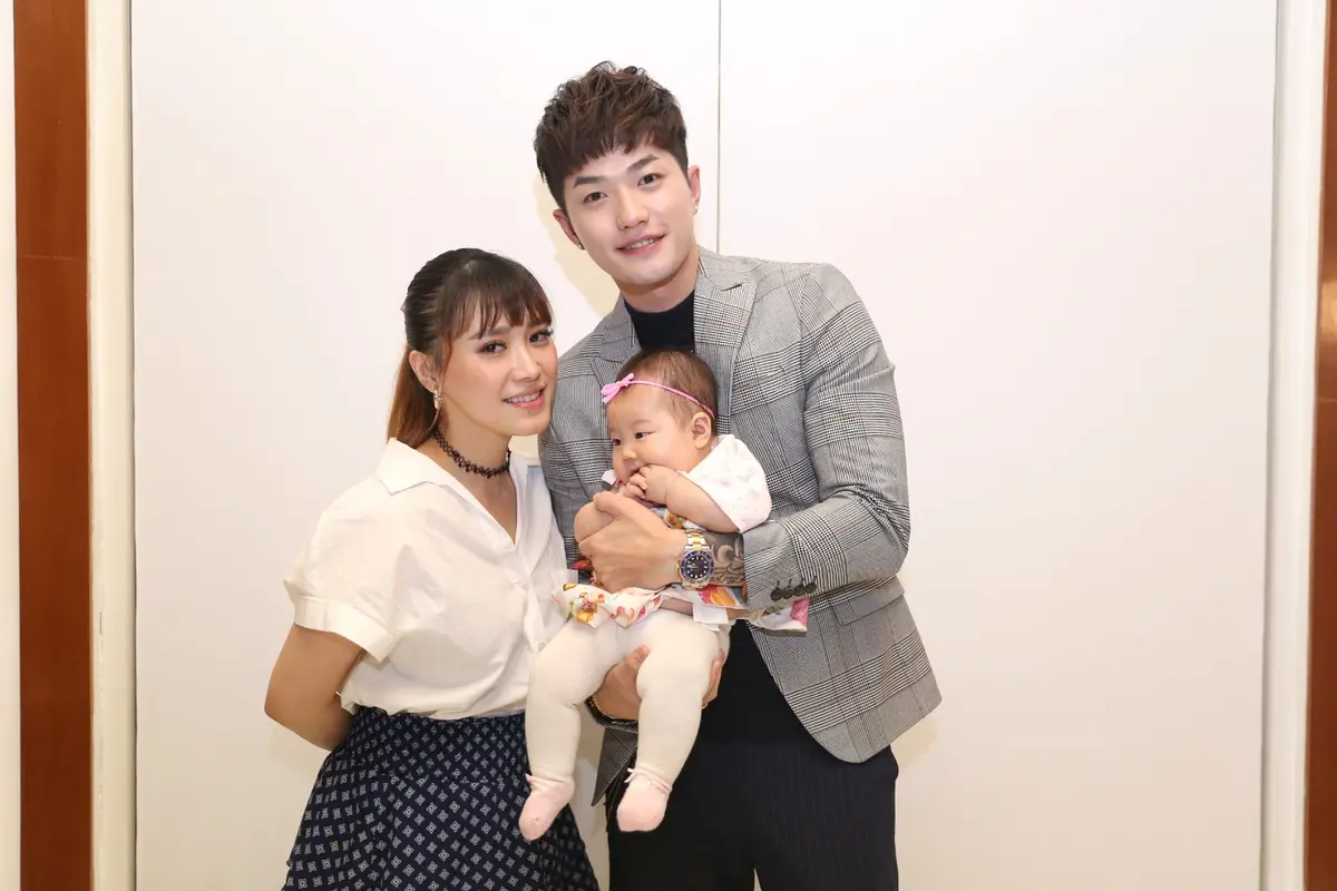 [Bintang] Lee Jeong Hoon dan Monique Octaviani alias Moa